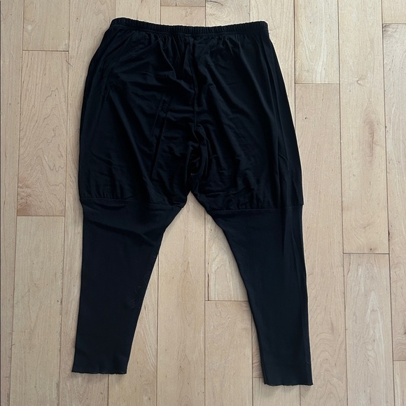 NEW Cynthia Ashby black capri leggings - Picture 9 of 10